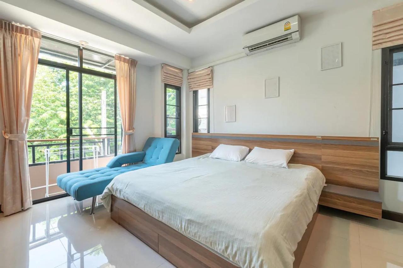 Loft Style Townhouse Near Old City Chiang Mai Bagian luar foto