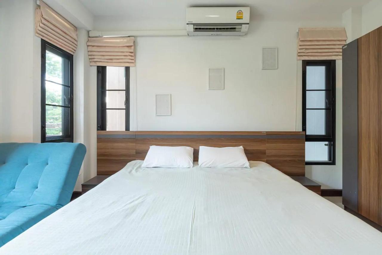 Loft Style Townhouse Near Old City Chiang Mai Bagian luar foto