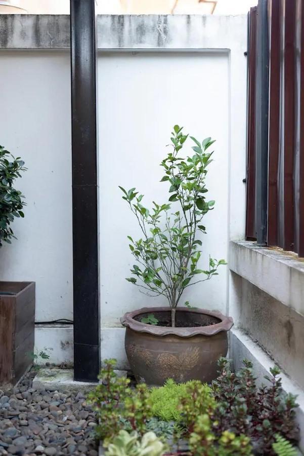 Loft Style Townhouse Near Old City Chiang Mai Bagian luar foto