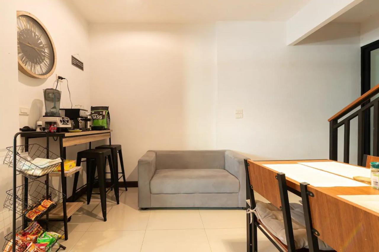 Loft Style Townhouse Near Old City Chiang Mai Bagian luar foto