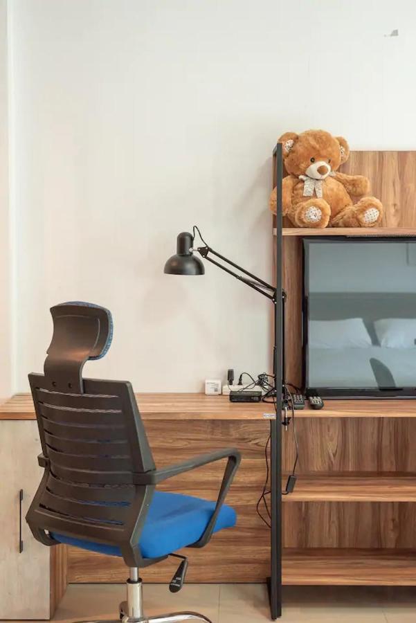 Loft Style Townhouse Near Old City Chiang Mai Bagian luar foto