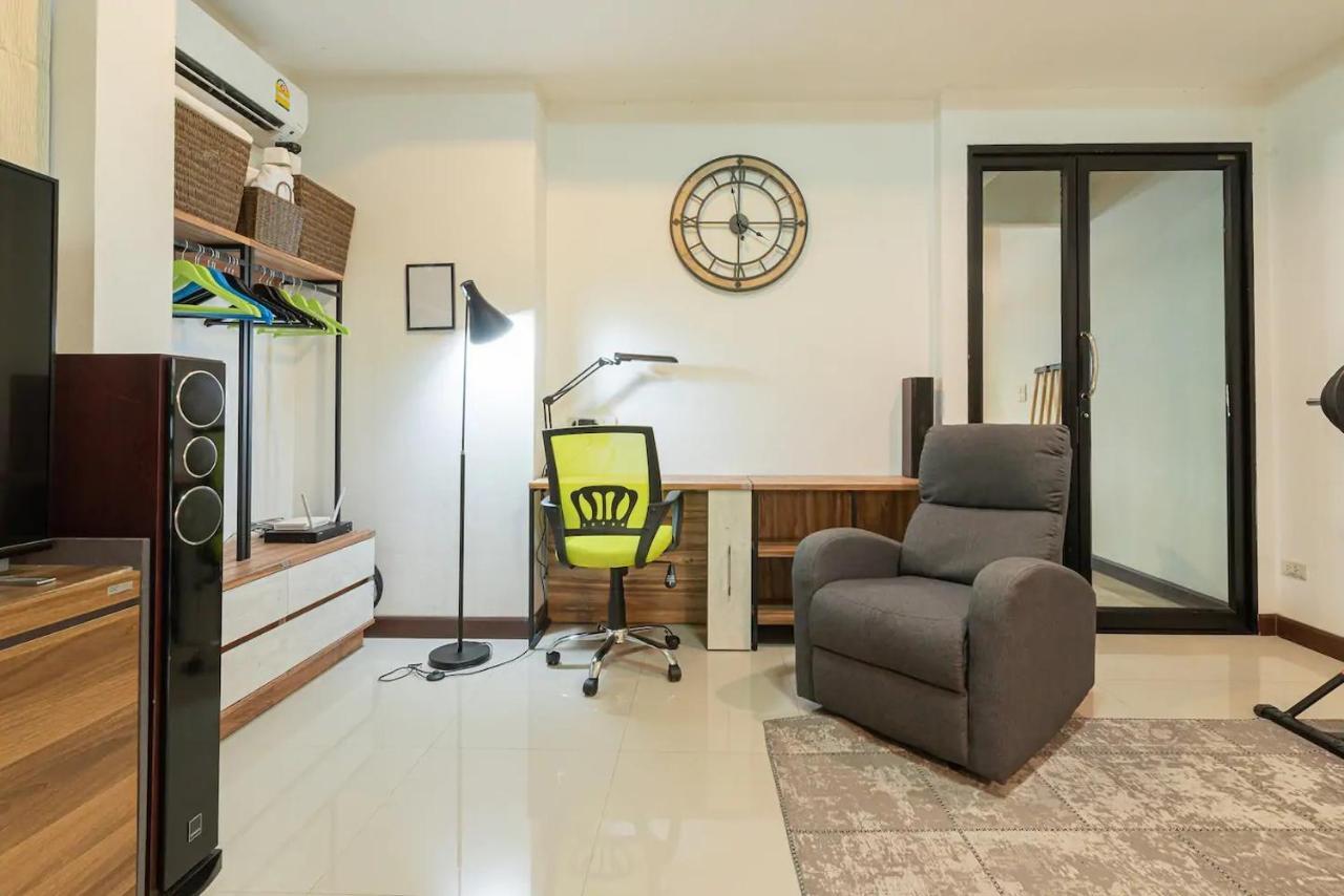 Loft Style Townhouse Near Old City Chiang Mai Bagian luar foto