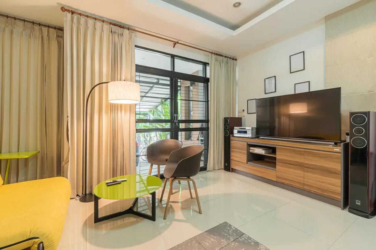 Loft Style Townhouse Near Old City Chiang Mai Bagian luar foto