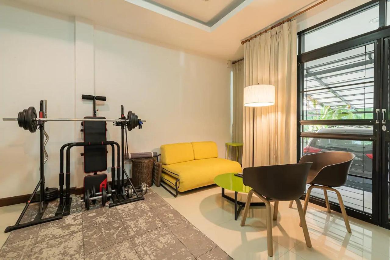 Loft Style Townhouse Near Old City Chiang Mai Bagian luar foto