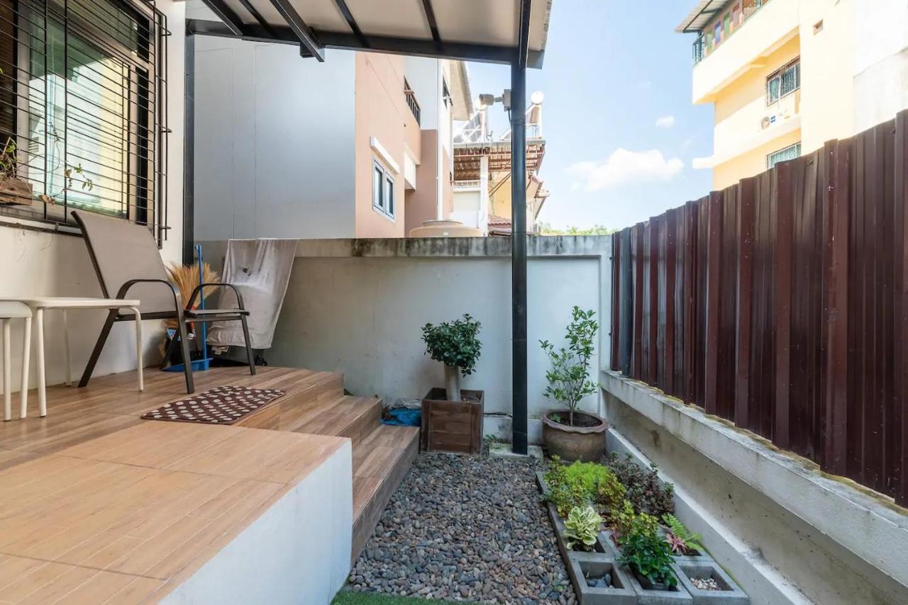 Loft Style Townhouse Near Old City Chiang Mai Bagian luar foto
