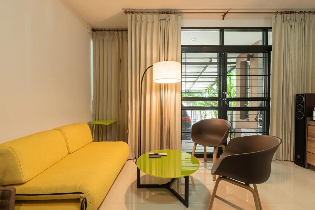 Loft Style Townhouse Near Old City Chiang Mai Bagian luar foto